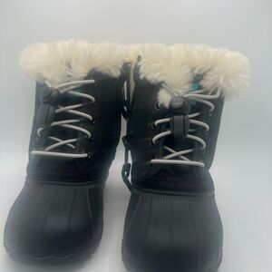Cozy Black Winter Boots with Faux Fur Trim